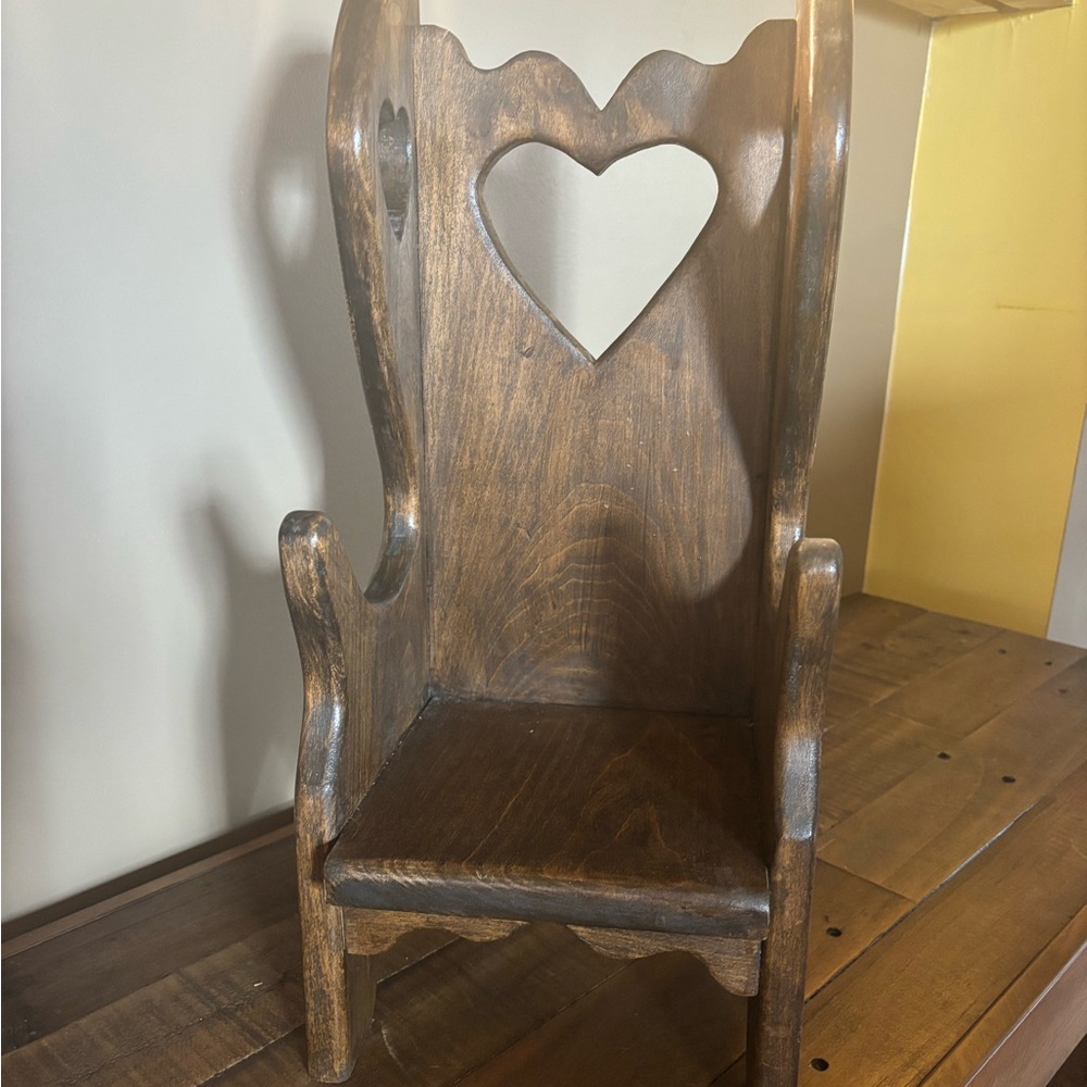 Unk Brown Wooden Heart-Back Decorative Accent Chair